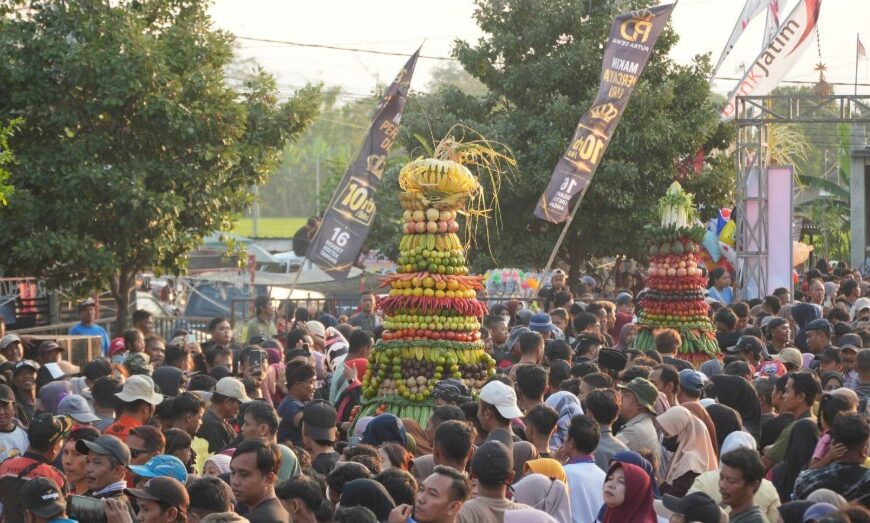 Enam Buceng Porak Jadi Rebutan Ribuan Warga di Bantarangin